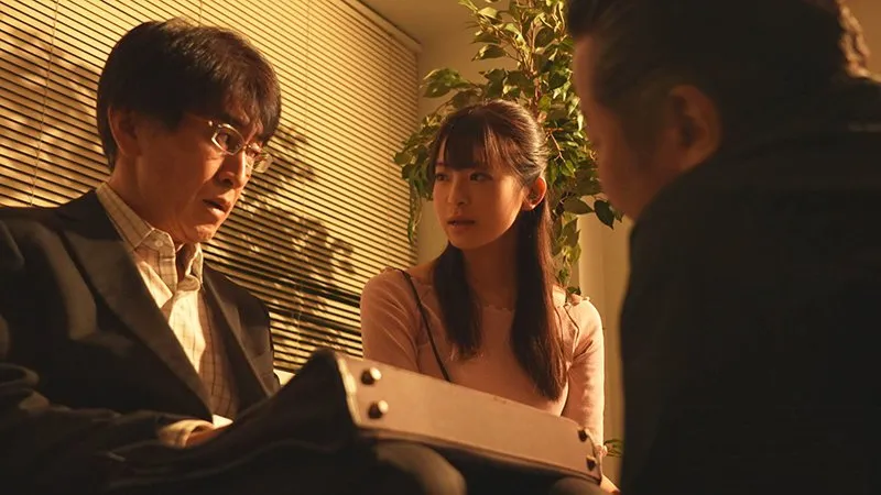 Anh xã vay nợ dân xã hội đen, người vợ phải bán thân để trả nợ