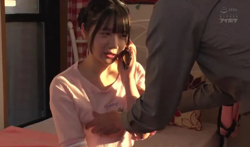 Bố dượng phát hiện cục vàng riêng của bà xã là diễn viên jav